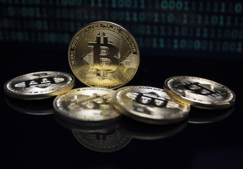 Robert Kiyosaki Urges Followers To Invest In Bitcoin Amidst Expected Market Crash